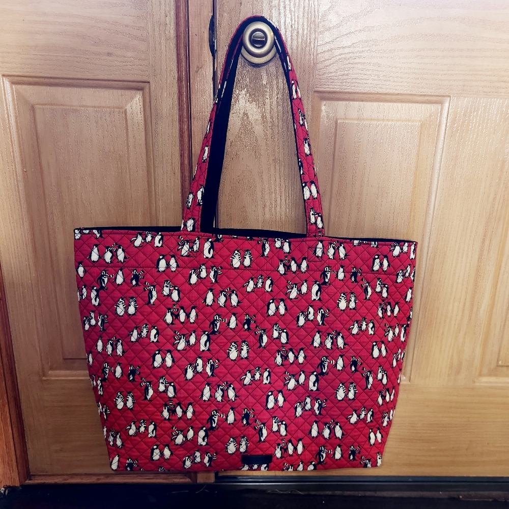 Vera Bradley Penguins Red Iconic Grand 24in Tote Bag Winter 2017 REVERSIBLE RARE - Picture 2 of 9